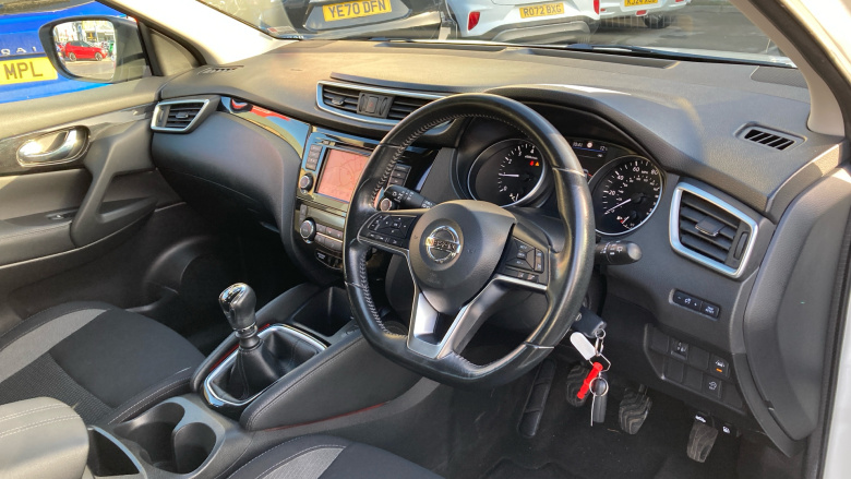 Nissan Qashqai 1.3 DiG-T Acenta Premium 5dr Petrol Hatchback